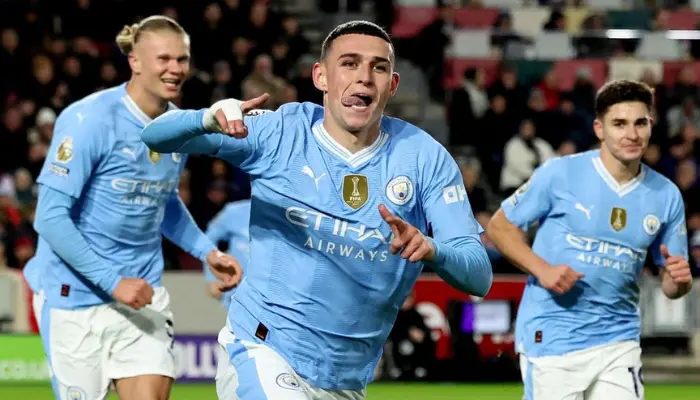 Phil Foden ăn mừng