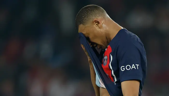 mbappe buồn