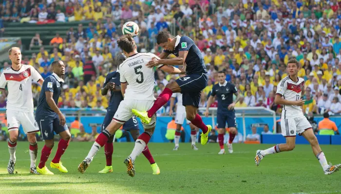 Varane lần đầu tiên gặp vấn đề này trong trận đấu với Đức ở World Cup 2014.