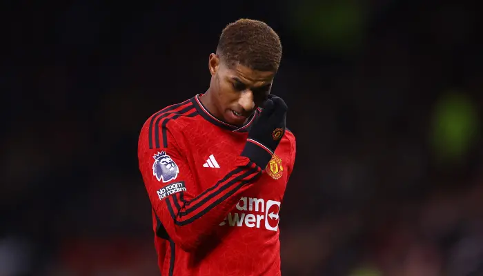 Rashford đang gãi mặt