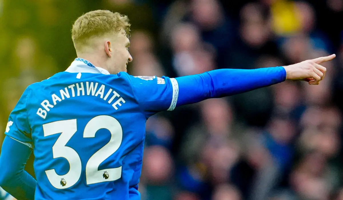 Everton không muốn bán Branthwaite bất chấp tình hình tài chính khó khăn của CLB.