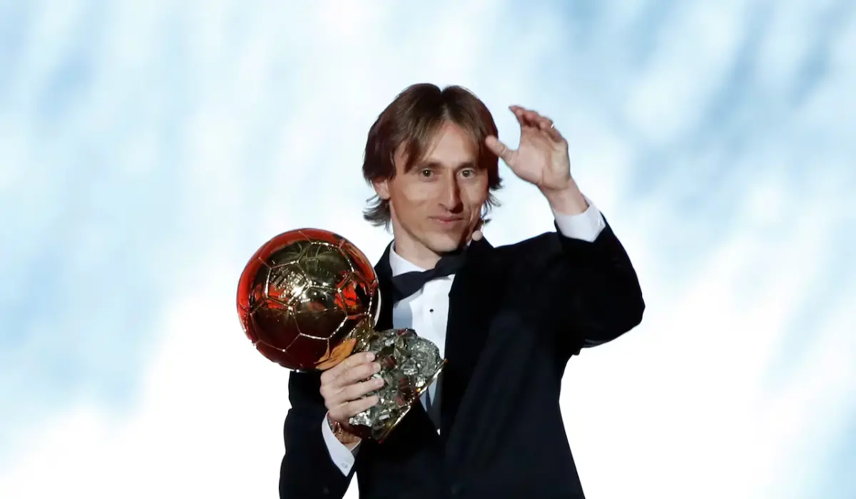 Modric từng vượt qua Ronaldo và Messi trong cuộc đua QBV vào năm 2018.