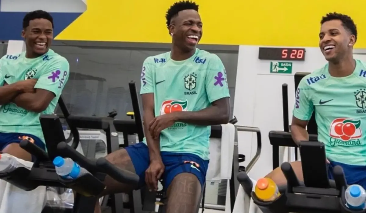 Endrick chủ động xin lời khuyên từ Vinicius và Rodrygo.