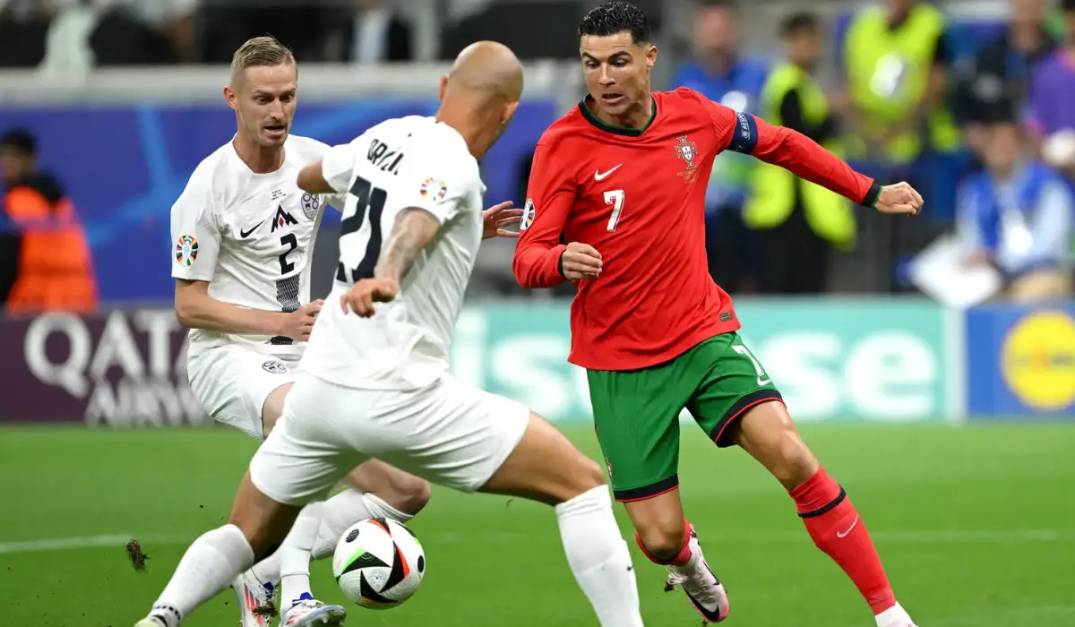 Ronaldo đã phần nào tỏ ra thất thế trong các tình huống tranh chấp với hậu vệ đối phương.