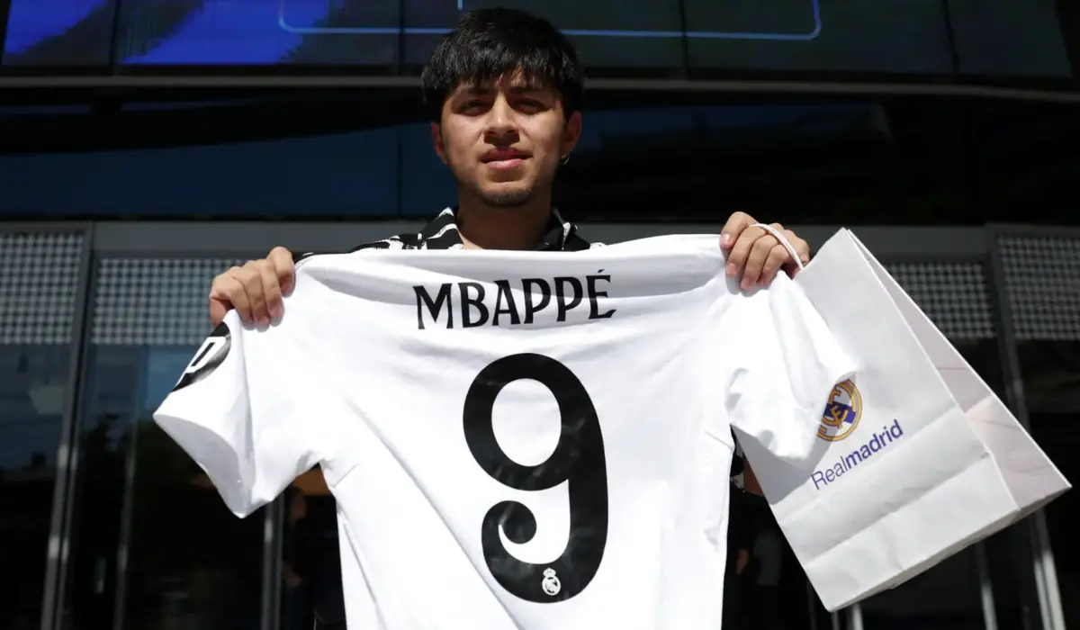 Áo đấu Real Madrid của Mbappe được bày bán với mức giá từ 80 - 170 euro.