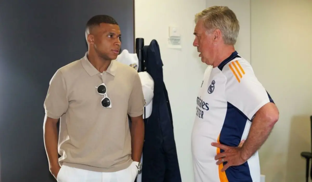 HLV Ancelotti gửi lời chào đến Kylian Mbappe