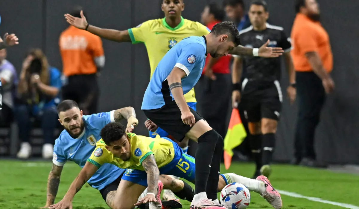 Uruguay vượt qua Brazil trong trận đấu 'bẩn nhất' lịch sử Copa America