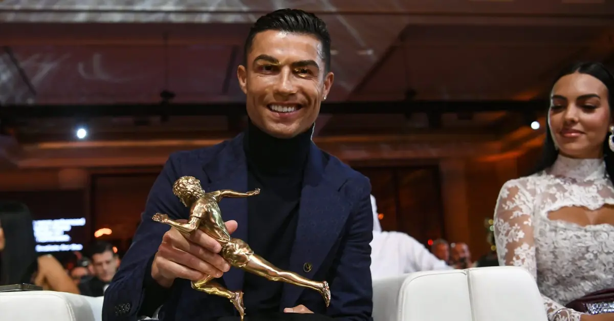 Cristiano Ronaldo đưa ra phát biểu có '1 0 2' về thời điểm giải nghệ