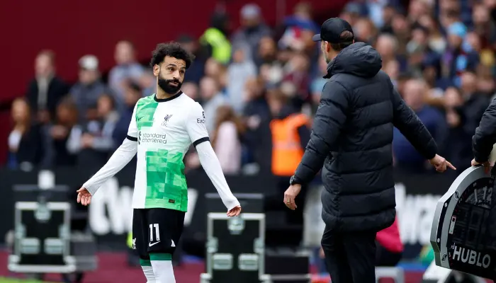 Salah đang cãi nhau với Klopp