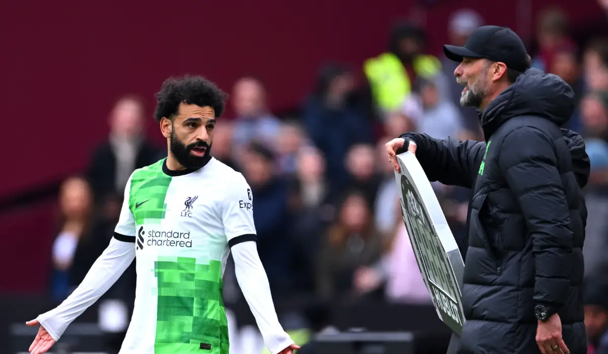 Salah cãi nhau với HLV Klopp khi vào sân từ băng ghế dự bị