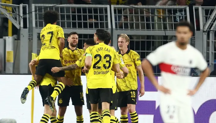 cầu thủ dortmund ăn mừng