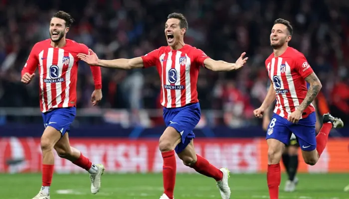 Saul và 2 cầu thủ Atletico