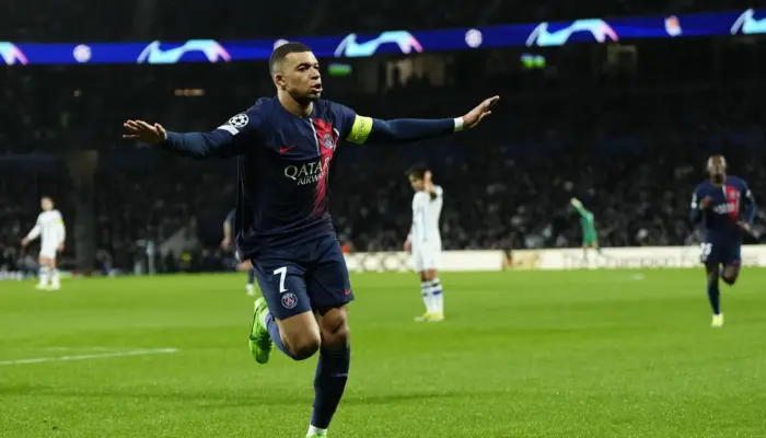 Thủ quân Mbappe ăn mừng