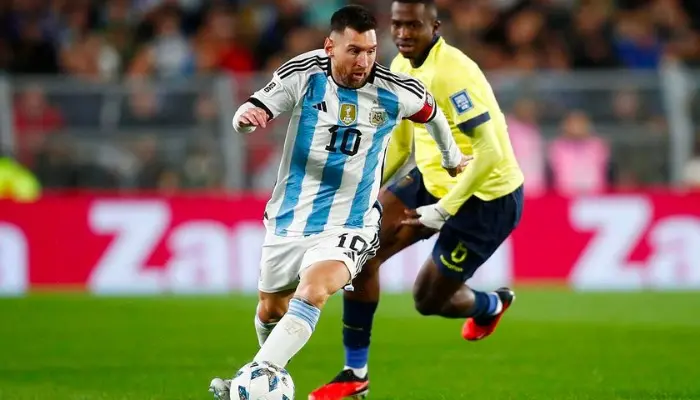 tiền đạo cắm Lionel Messi (Argentina)