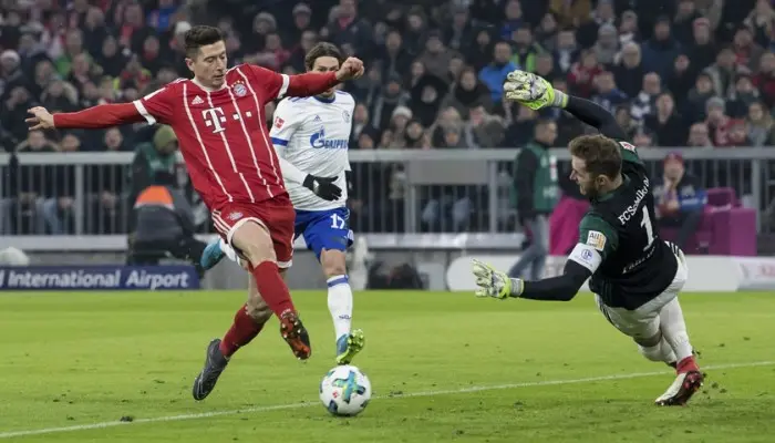 tiền đạo cắm giỏi nhất thế giới Robert Lewandowski (Ba Lan)