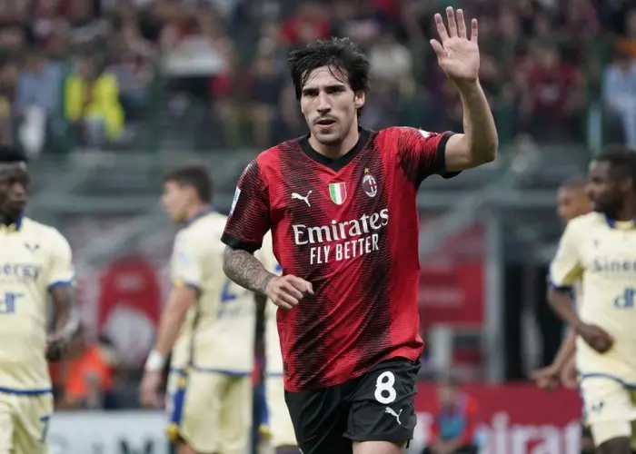 tiền vệ phòng ngự Sandro Tonali