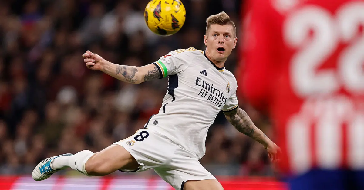 'Thêm ba năm nữa' - Cựu sao Real Madrid 'van xin' Kroos hoãn ý định giải nghệ