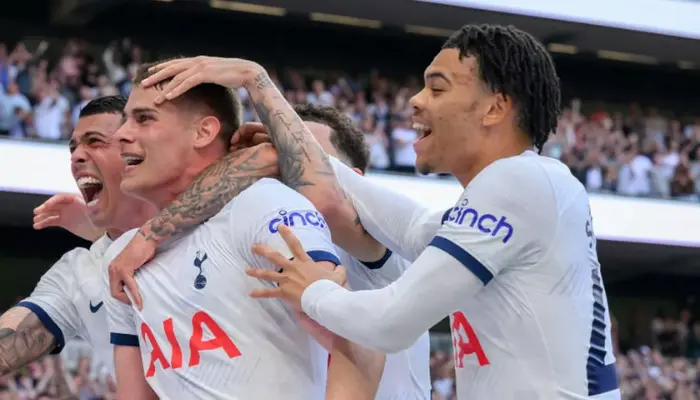 Tottenham Hotspur ăn mừng