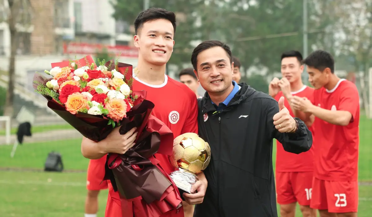 Chê Thái Lan không đủ tầm, tiền vệ hay nhất Việt Nam gia nhập đại gia V-League?