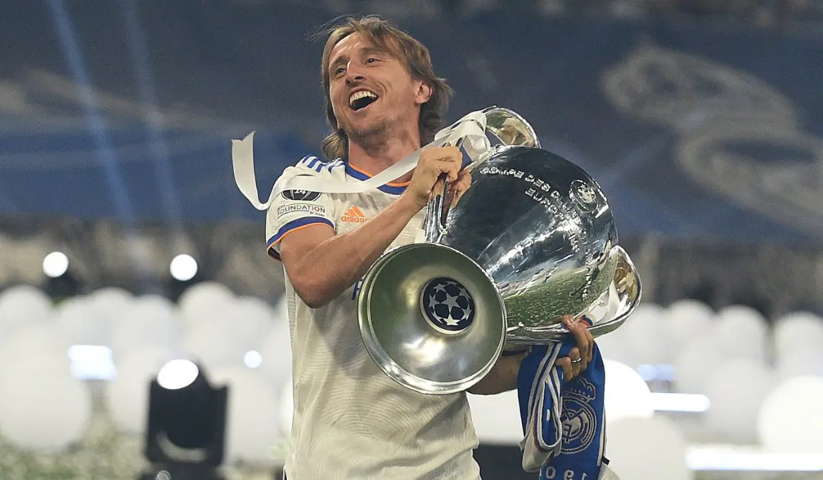 Real Madrid ‘quay xe’ với Modric, NHM vui sướng tột độ