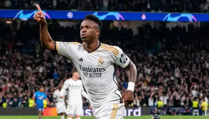 Vinicius Jr tỏa sáng giúp Real Madrid tiến vào tứ kết.