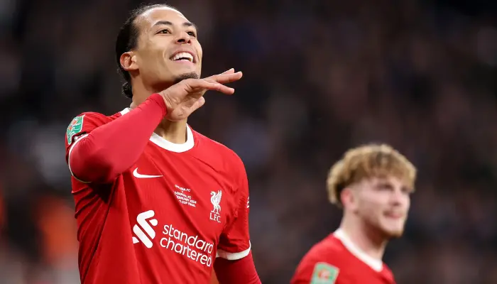 Van Dijk ghi bàn thắng duy nhất giúp Liverpool lên ngôi vô địch Carabao Cup.