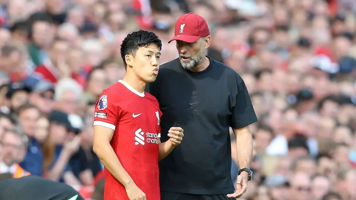 Wataru Endo và Jurgen Klopp