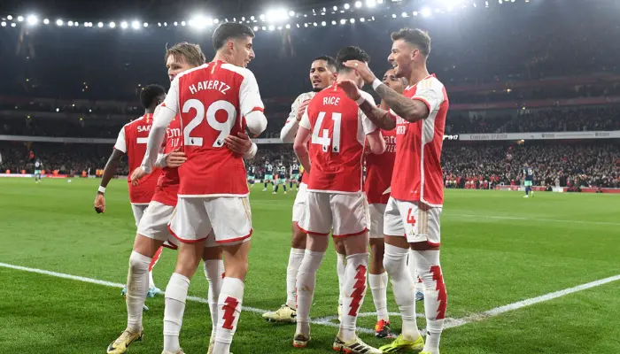 White và tập thể Arsenal