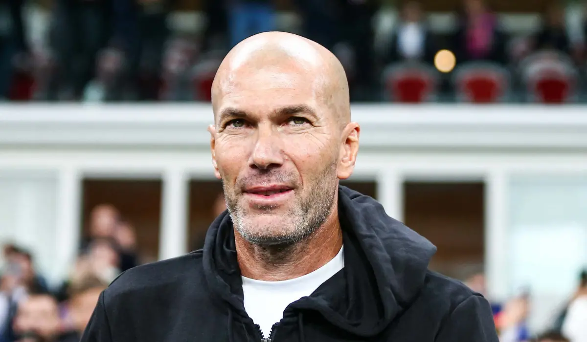 SỐC: Zinedine Zidane thích dẫn dắt Man United hơn là Bayern